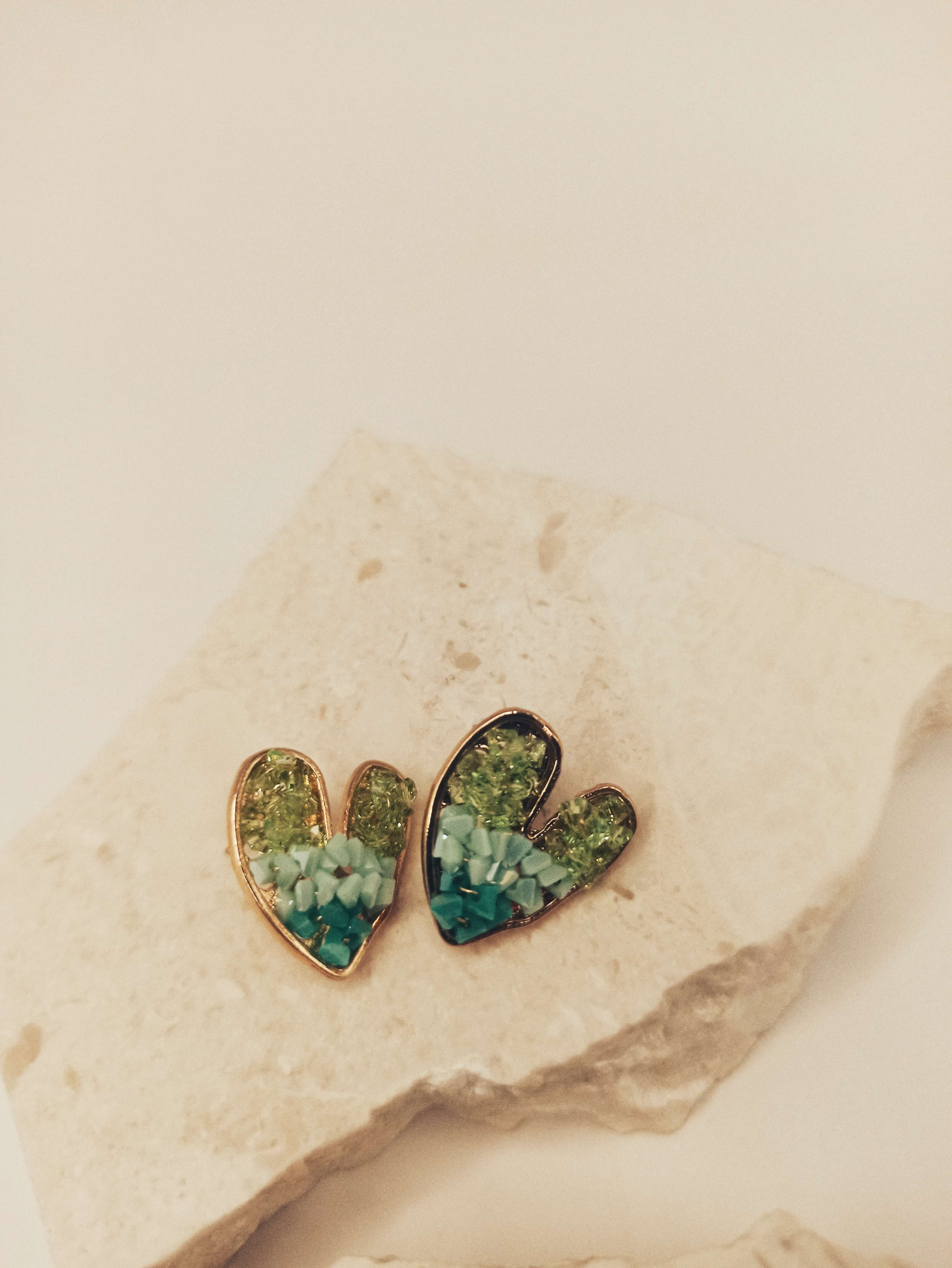 Phaedra Green Heart Studs, Kαρφωτά Σκουλαρίκια, Stainless Steel Κοσμήματα, Κοσμήματα Γυναικεία,  Μοντέρνα σκουλαρίκια, Πρωτότυπα Σκουλαρίκια, Γυναικεία Σκουλαρίκια