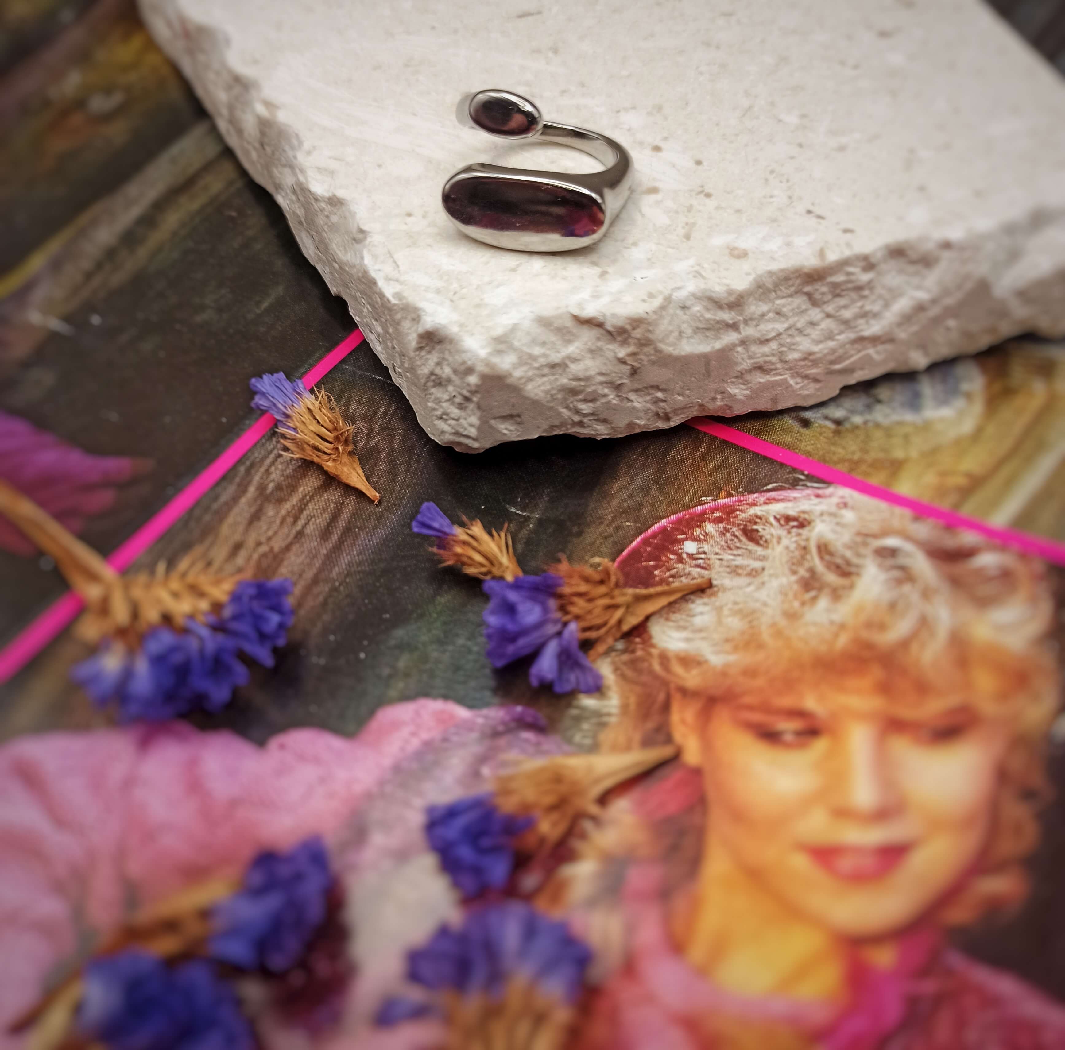 The Lunar Blessing Ring - Pajaritos