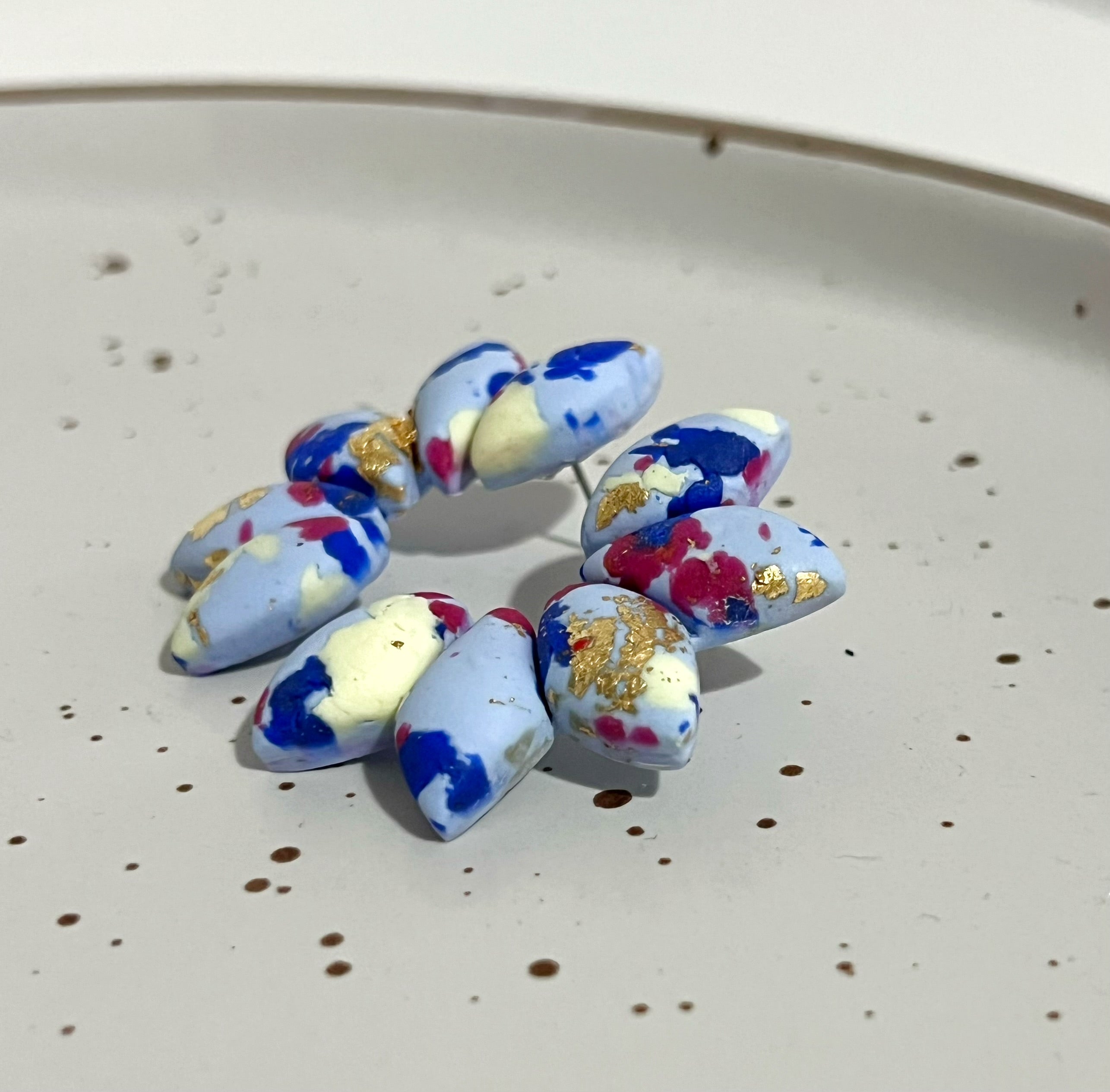 Cerulean Petal Σκουλαρίκια Χειροποίητα από Πηλό & Φύλλα Χρυσού σε Γαλάζιο Πιτσιλωτό Χρώμα