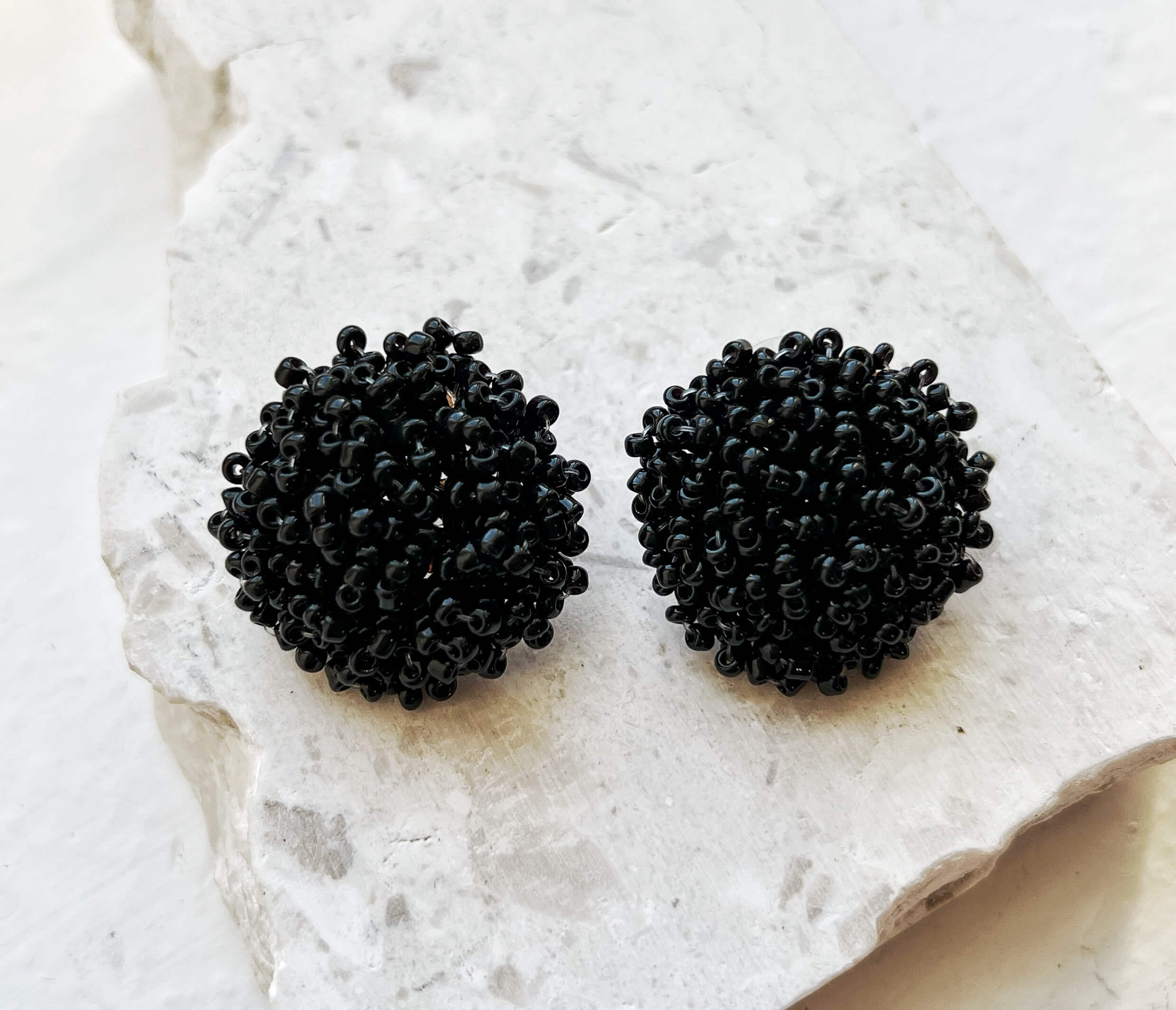 Σκουλαρικια χειροποιητα μαυρα με χαντρες μποχο για δωρο γυναικειο πρωτοτυπα κοσμηματα χονδρικης pajaritos