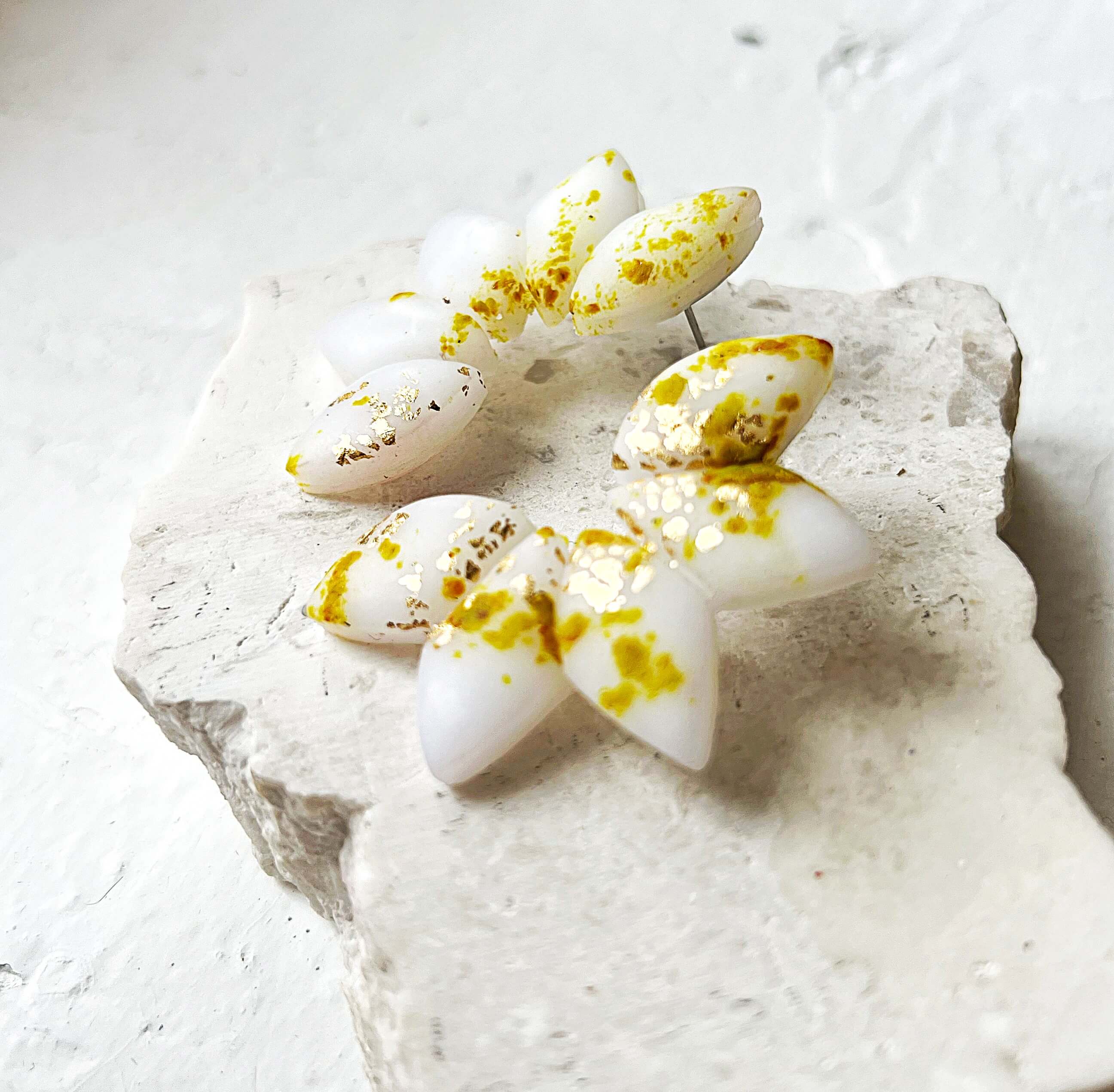 Σκουλαρικια για δωρο γυναικεια χειροποιητα κοσμηματα χονδρικης λευκα μινιμαλ εντυπωσιακα μοναδικα pajaritos